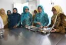 Chef Reza Fahrefi Ajarkan Ibu Rumah Tangga Kasemen Membuat Pempek dan Tekwan