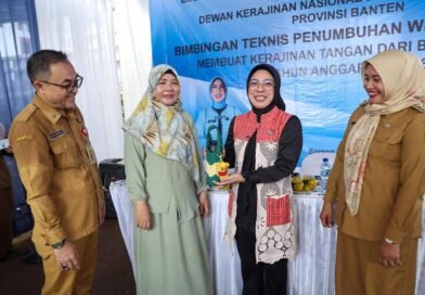 Tinawati Andra Soni Dukung Pengembangan Usaha Rajut untuk Tingkatkan Ekonomi Keluarga