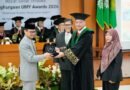 UMY Anugerahkan Penghargaan Tertinggi kepada Shamsi Ali, Imam Asal Indonesia di New York