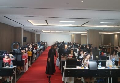 Uly Rias Pengantin Lepas 50 Siswa Makeup dan Hairdo Gelombang ke-9 di Medan Uly Rias Pengantin Lepas 50 Siswa Makeup dan Hairdo Gelombang ke-9 di Medan
