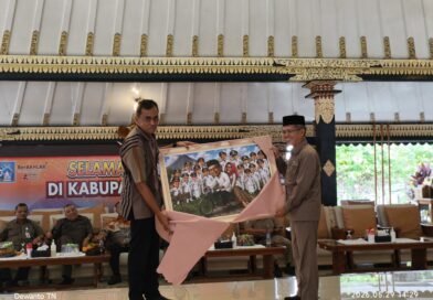 Tangis Haru Iringi Pelepasan Sekda Sleman oleh Harda di Pendopo