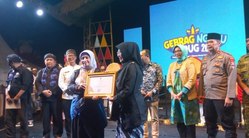 Ribuan Warga Padati Alun-Alun, Pembukaan Gebrag Ngadu Beduk 2026 Berlangsung Meriah