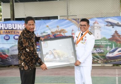 Gubernur Andra Soni Apresiasi Purna Tugas Dua Pejabat Eselon II, Minta Pengabdian Terus Berlanjut