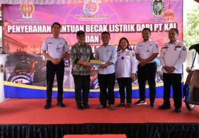 Bersama Pemda DIY dan Pemkot, KAI Serahkan 50 Becak Listrik Ramah Lingkungan