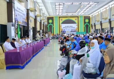 Cik Ujang Puji Kerja Sama Petugas dalam Melayani Kepulangan Jamaah Haji Kloter II