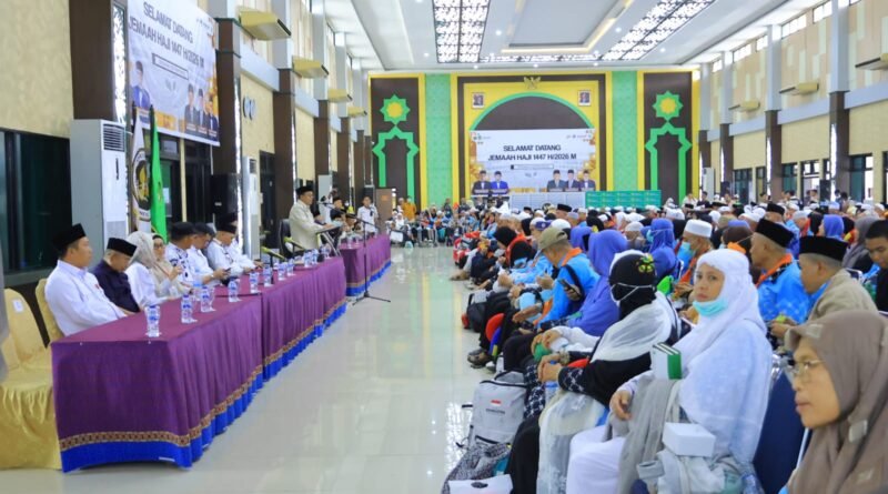 Cik Ujang Puji Kerja Sama Petugas dalam Melayani Kepulangan Jamaah Haji Kloter II
