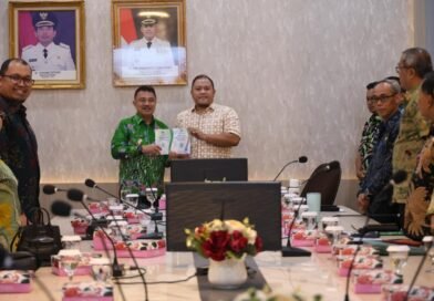Terima Kunjungan DPRD Banjarbaru, Plh Wali Kota Harris Bobihoe Bahas Strategi Peningkatan PAD