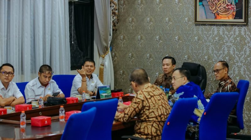 Sekdaprov Marindo Kurniawan Pimpin Rapat Percepatan Penanggulangan Kemiskinan se-Provinsi Lampung