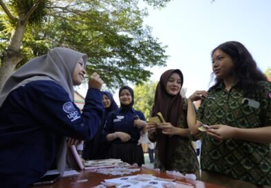 Mahasiswa UMY Pamerkan Karya Iklan Langsung di SMAN 1 Sedayu Mahasiswa UMY Pamerkan Karya Iklan Langsung di SMAN 1 Sedayu