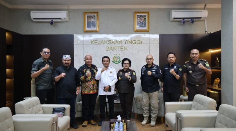 PWI Banten-Kejati Banten Perkuat Sinergi Berantas Korupsi dan Hoaks PWI Banten-Kejati Banten Perkuat Sinergi Berantas Korupsi dan Hoaks