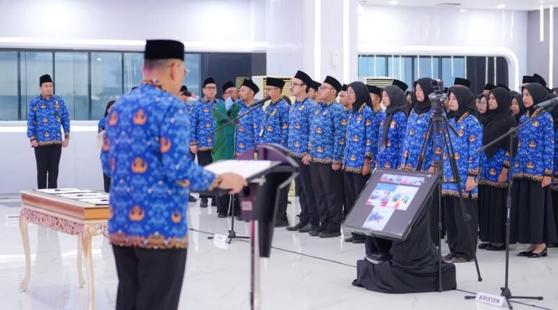 Wamen Ossy Pimpin Pengambilan Sumpah 1.322 PNS Baru: Tegaskan Awal Tanggung Jawab ASN Wamen Ossy Pimpin Pengambilan Sumpah 1.322 PNS Baru: Tegaskan Awal Tanggung Jawab ASN