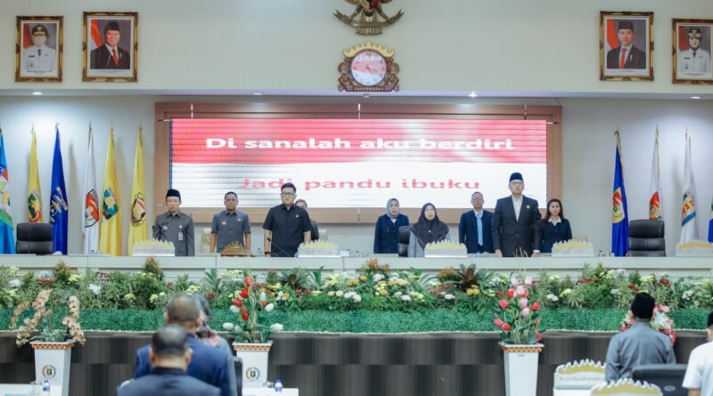 Perubahan Program Pembentukan Perda 2026 Dibahas, Sekdaprov Marindo Kurniawan Hadiri Rapat Paripurna Perubahan Program Pembentukan Perda 2026 Dibahas, Sekdaprov Marindo Kurniawan Hadiri Rapat Paripurna