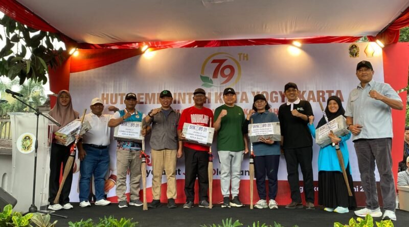 Ngepel Malioboro, Pemkot Yogyakarta Gaungkan Budaya Bersih dan Kelestarian Kota Ngepel Malioboro, Pemkot Yogyakarta Gaungkan Budaya Bersih dan Kelestarian Kota