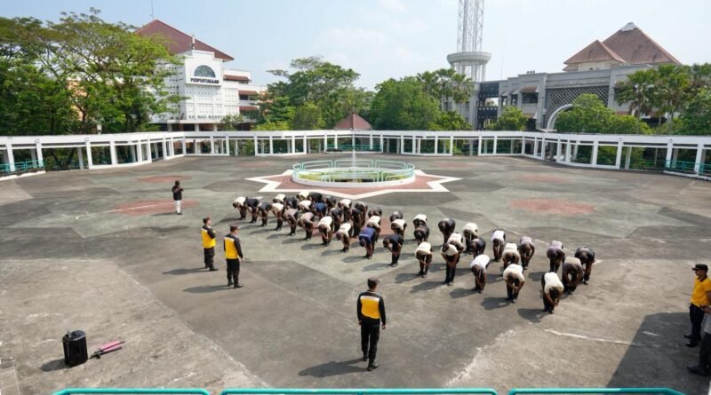 UMY Tingkatkan Profesionalisme Satpam Melalui Kepelatihan Bersama Polres Bantul UMY Tingkatkan Profesionalisme Satpam Melalui Kepelatihan Bersama Polres Bantul