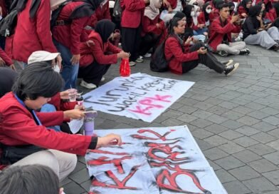 Gelombang Protes Menggema di Titik Nol Yogyakarta, Mahasiswa Soroti Korupsi dan Kebijakan Pemerintah Gelombang Protes Menggema di Titik Nol Yogyakarta, Mahasiswa Soroti Korupsi dan Kebijakan Pemerintah