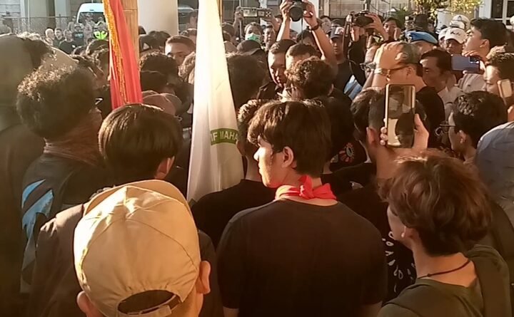 Mahasiswa Ultimatum DPRD DIY, Minta Semua Fraksi Hadir Mahasiswa Ultimatum DPRD DIY, Minta Semua Fraksi Hadir