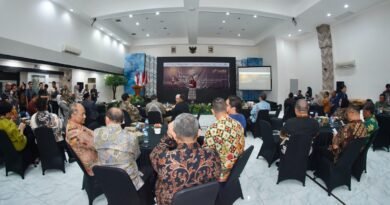 Menteri Ekraf Raih Anugerah Pelopor Kemerdekaan Pers Indonesia Menteri Ekraf Raih Anugerah Pelopor Kemerdekaan Pers Indonesia