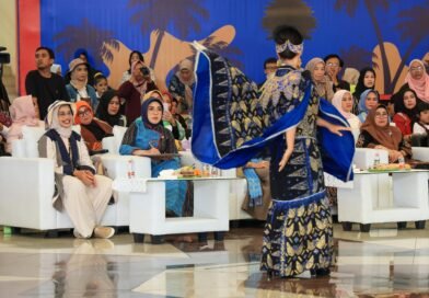 Tinawati Andra Soni Ajak Perkuat Pariwisata dan Ekonomi Kreatif lewat Parade Wastra Banten