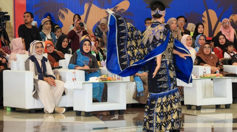 Tinawati Andra Soni Ajak Perkuat Pariwisata dan Ekonomi Kreatif lewat Parade Wastra Banten
