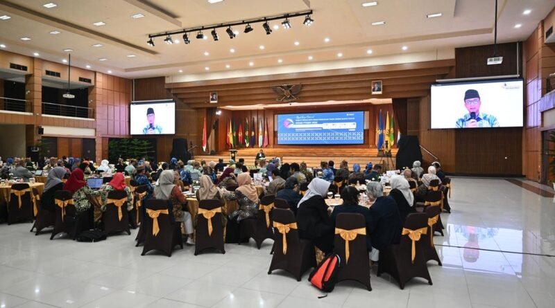 Mentrans Tegaskan Masa Depan Indonesia Bertumpu pada Seluruh Wilayah Nusantara Mentrans Tegaskan Masa Depan Indonesia Bertumpu pada Seluruh Wilayah Nusantara