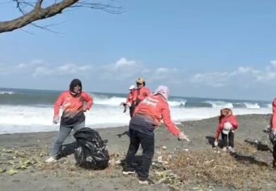 Putri Mataram Turun ke Pantai Baru, Kampanyekan Kepedulian Lingkungan kepada Warga