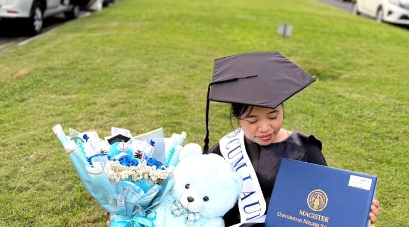 Taklukkan Luka Demi Mimpi, Jurnalis Toraja Lulus Cumlaude dari UNY