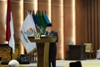 Sekretaris Daerah (Sekda) Provinsi Sumatera Selatan, Edward Candra, saat membacakan jawaban dan penjelasan Gubernur atas pandangan verifikasi DPRD terkait Raperda Pertanggungjawaban Pelaksanaan APBD 2025 dalam Rapat Paripurna di Gedung DPRD Provinsi Sumsel.