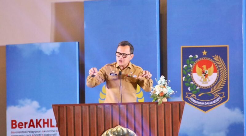 Wamendagri Bima Arya: Sinergi Perguruan Tinggi dan Desa Kunci Peningkatan Kompetensi Kepala Desa