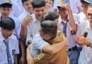 Momen Haru di Pandeglang: Siswa SMK PGRI Peluk Gubernur Andra Soni, Buntut Syukur Program Sekolah Gratis Momen Haru di Pandeglang: Siswa SMK PGRI Peluk Gubernur Andra Soni, Buntut Syukur Program Sekolah Gratis