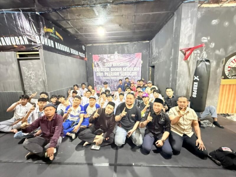 Para alumni dan pelajar se-Kota Bogor berfoto bersama usai mengucapkan ikrar