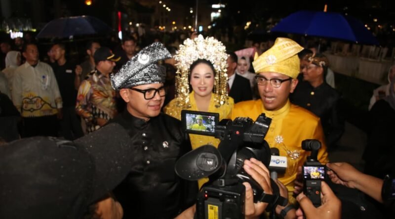 Wamendagri Bima Arya Sebut Karnaval Budaya Nusantara Jadi Simbol Persatuan dan Kolaborasi Daerah