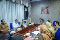 Suasana Ruang Rapat Teknis Pengendalian Inflasi yang dipimpin Sekdaprov Lampung Marindo Kurniawan