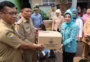 Peduli Korban Kebakaran TPA Jatiwaringin, Tinawati Andra Soni Serahkan Bantuan Peduli Korban Kebakaran TPA Jatiwaringin, Tinawati Andra Soni Serahkan Bantuan