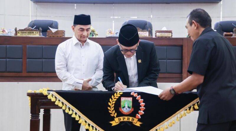 Wagub Banten Dorong Raperda Pendidikan Jadi Instrumen Transformasi SDM Berkualitas Wagub Banten Dorong Raperda Pendidikan Jadi Instrumen Transformasi SDM Berkualitas