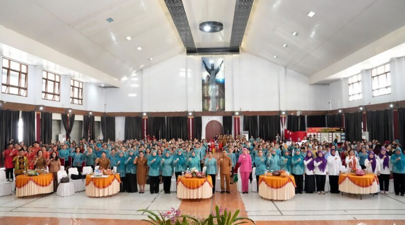 Ketum TP PKK Tri Tito Karnavian Dorong Pencegahan HIV dan TBC di Tana Toraja Ketum TP PKK Tri Tito Karnavian Dorong Pencegahan HIV dan TBC di Tana Toraja