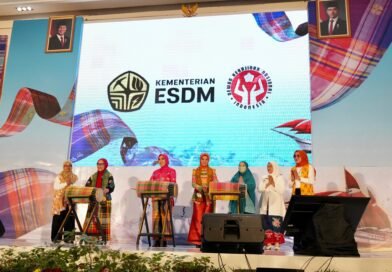 Ketua Harian Dekranas Dorong Perajin Kembangkan Produk Berkelanjutan Hadapi Pasar Global Ketua Harian Dekranas Dorong Perajin Kembangkan Produk Berkelanjutan Hadapi Pasar Global
