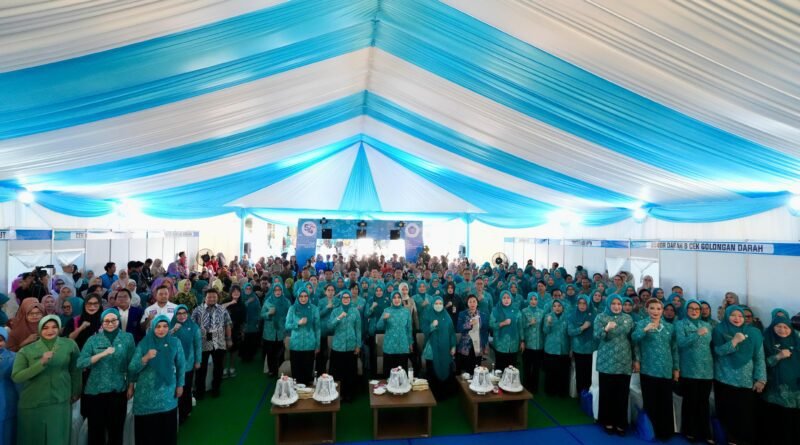 Tri Tito Karnavian Minta PKK Perkuat Peran Strategis Dukung Program Pemerintah Tri Tito Karnavian Minta PKK Perkuat Peran Strategis Dukung Program Pemerintah