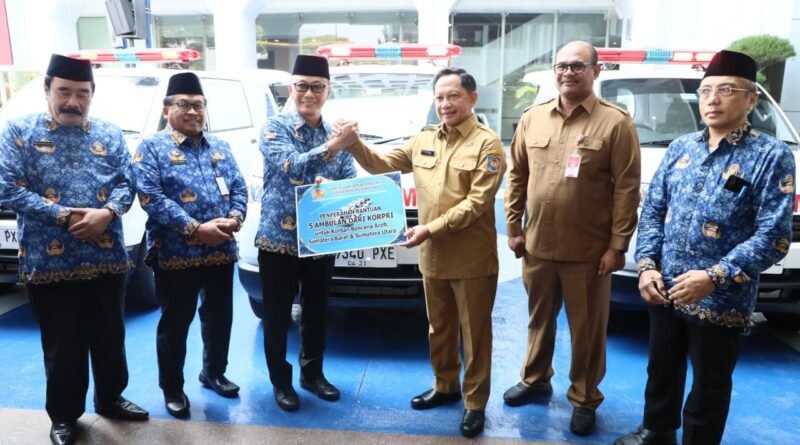 Kasatgas Tito Apresiasi Bantuan Ambulans Korpri untuk Masyarakat Terdampak Bencana Sumatera Kasatgas Tito Apresiasi Bantuan Ambulans Korpri untuk Masyarakat Terdampak Bencana Sumatera