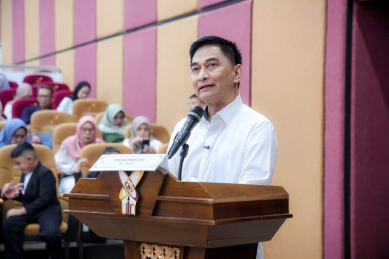 Achmad Dimyati Natakusumah memberikan sambutan dalam Sidang Terbuka Promosi Doktor Ali Faisal di Gedung Rektorat UIN SMH Banten