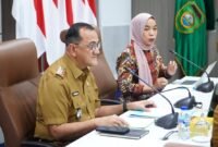 Sekretaris Daerah Provinsi Sumatera Selatan bersama Kasatgas 6 Direktorat Monitoring KPK RI saat membuka Diskusi Kajian Studi Lobbying Politik dan Regulasi di Ruang Rapat Bina Praja, Palembang