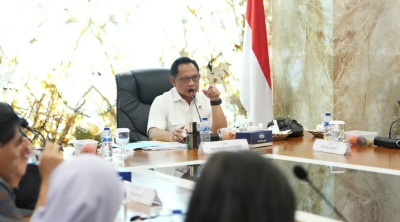 Mendagri Tito Pastikan Kemendagri dan Pemda Bersinergi Percepat Program BSPS Mendagri Tito Pastikan Kemendagri dan Pemda Bersinergi Percepat Program BSPS
