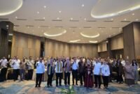 Jajaran pejabat Kementerian Kehutanan, BPDLH, Pemprov Lampung, Pemkab Lampung Selatan, Pemkab Pesawaran, serta perwakilan kelompok usaha perhutanan sosial melakukan foto bersama