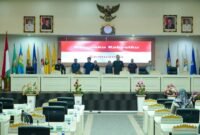 Suasana Rapat Paripurna DPRD Provinsi Lampung dalam rangka Lanjutan Pembicaraan Tingkat I Pemandangan Umum Fraksi-Fraksi terhadap Raperda Pertanggungjawaban Pelaksanaan APBD Provinsi Lampung Tahun Anggaran 2025, di Ruang Sidang DPRD Provinsi Lampung, Jumat (17/7/2026)