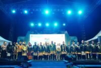 Sekdaprov Lampung bersama
jajaran pemerintah berfoto bersama usai pembukaan resmi Bandar Lampung Expo 2026, Jumat malam (17/7/2026)