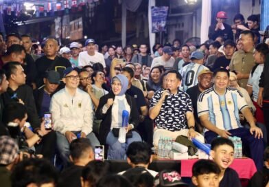 Nobar Final Piala Dunia 2026, Mendagri Pererat Kebersamaan dengan Warga Menteng Tenggulun Nobar Final Piala Dunia 2026, Mendagri Pererat Kebersamaan dengan Warga Menteng Tenggulun
