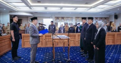 Sekdaprov Lampung Tekankan Integritas saat Melantik Tiga Pejabat Baru Sekdaprov Lampung Tekankan Integritas saat Melantik Tiga Pejabat Baru