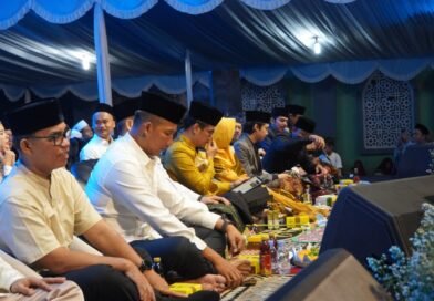 Gus Miftah Pimpin Mujahadah Harlah Ora Aji, 25 Ribu Paket Sembako Dibagikan kepada Masyarakat Gus Miftah Pimpin Mujahadah Harlah Ora Aji, 25 Ribu Paket Sembako Dibagikan kepada Masyarakat