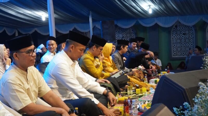 Gus Miftah Pimpin Mujahadah Harlah Ora Aji, 25 Ribu Paket Sembako Dibagikan kepada Masyarakat Gus Miftah Pimpin Mujahadah Harlah Ora Aji, 25 Ribu Paket Sembako Dibagikan kepada Masyarakat