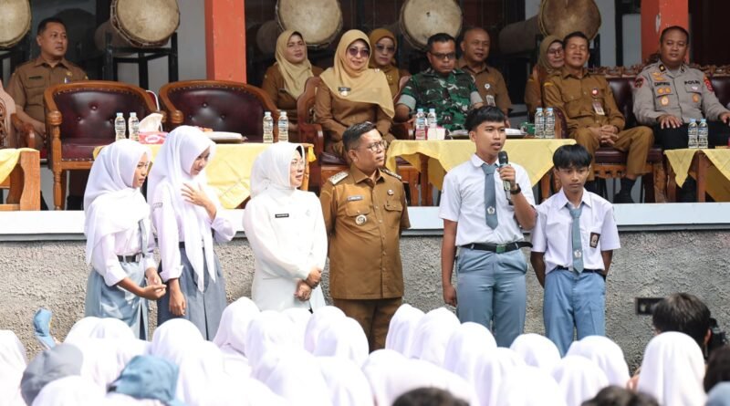 Sekolah Gratis Pemprov Banten Tingkatkan Jumlah Siswa Baru SMK PGRI Pandeglang Sekolah Gratis Pemprov Banten Tingkatkan Jumlah Siswa Baru SMK PGRI Pandeglang