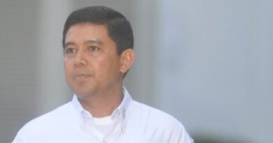 Guru Besar Ilmu Politik Sebut Presiden Prabowo Tegak Lurus pada Konstitusi, Tidak Ada Ruang untuk Intervensi Hukum Guru Besar Ilmu Politik Sebut Presiden Prabowo Tegak Lurus pada Konstitusi, Tidak Ada Ruang untuk Intervensi Hukum